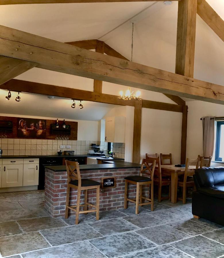 Trelaske Mill Cider Barn-With Hot Tub, Fire Pit Bbq Lewannick ภายนอก รูปภาพ