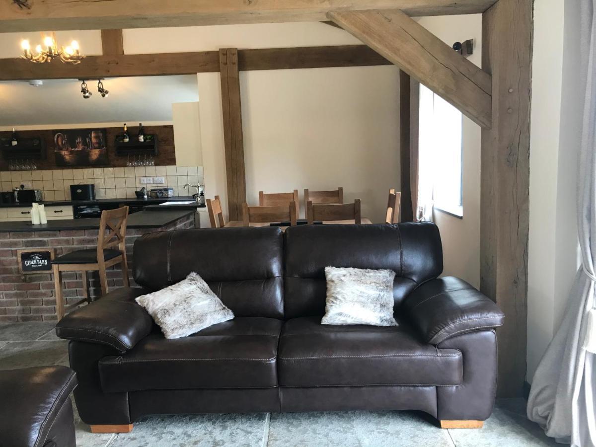 Trelaske Mill Cider Barn-With Hot Tub, Fire Pit Bbq Lewannick ภายนอก รูปภาพ