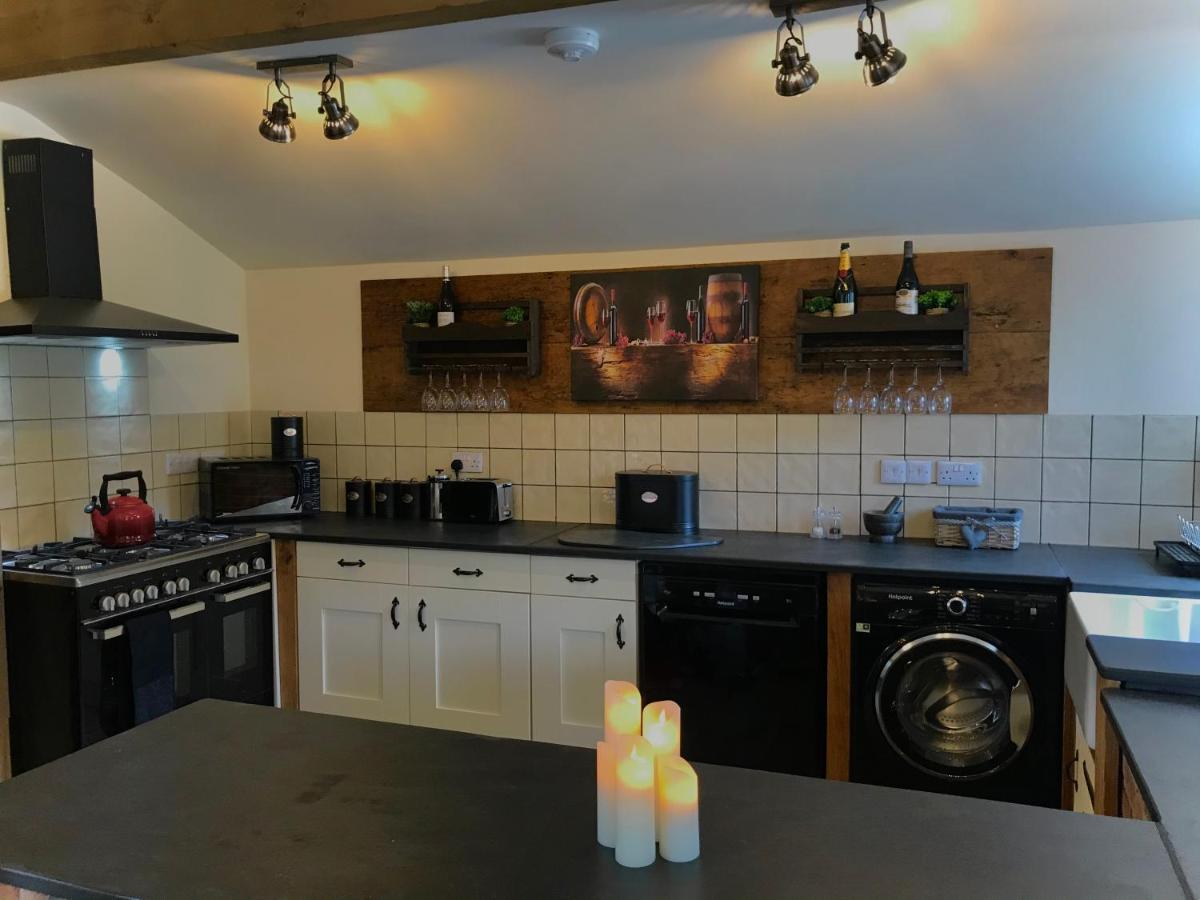 Trelaske Mill Cider Barn-With Hot Tub, Fire Pit Bbq Lewannick ภายนอก รูปภาพ